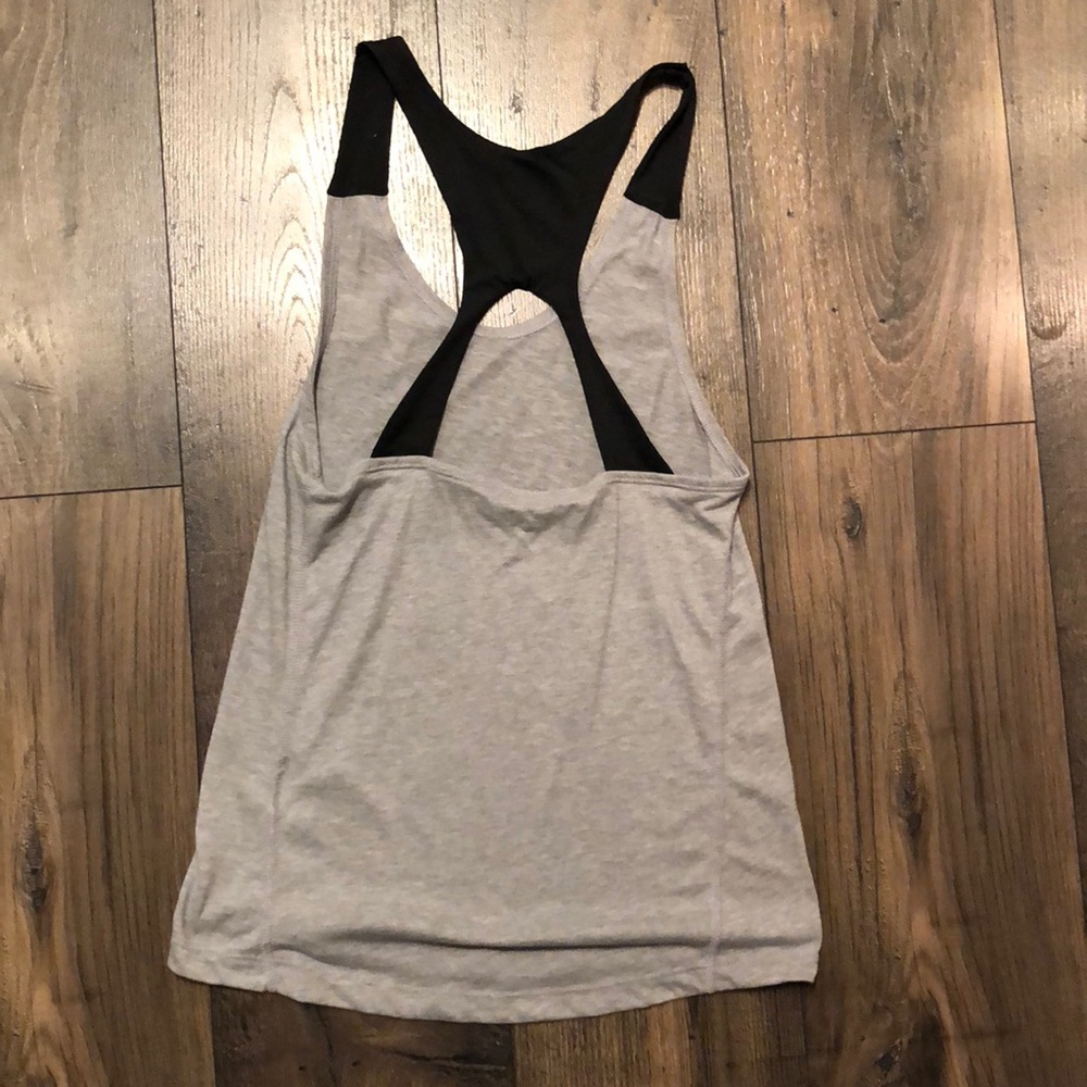 Women’s Nike tank - Picture 2 of 2